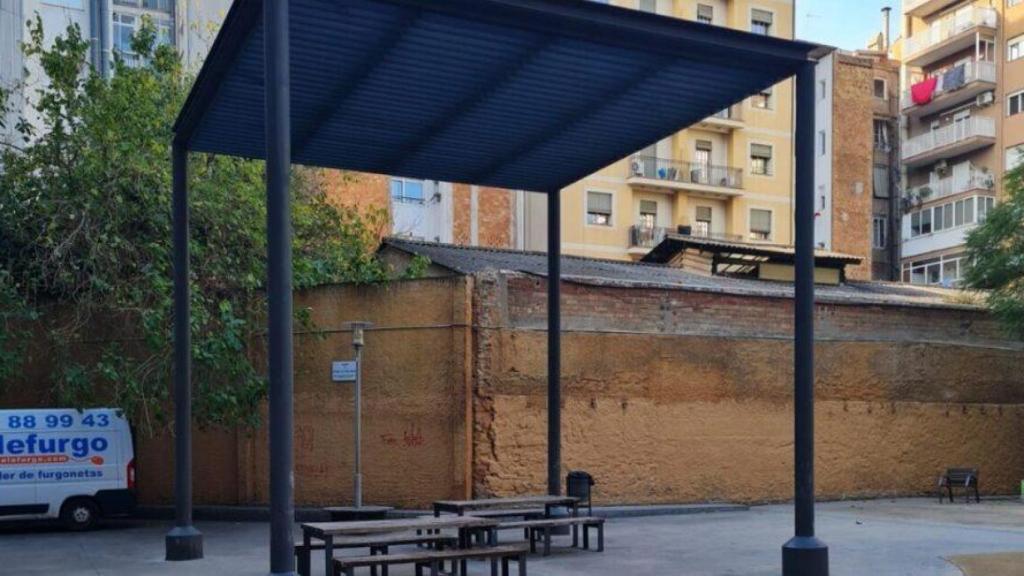 Interior de la plaça Jardí Beatriu Pinós-Milany