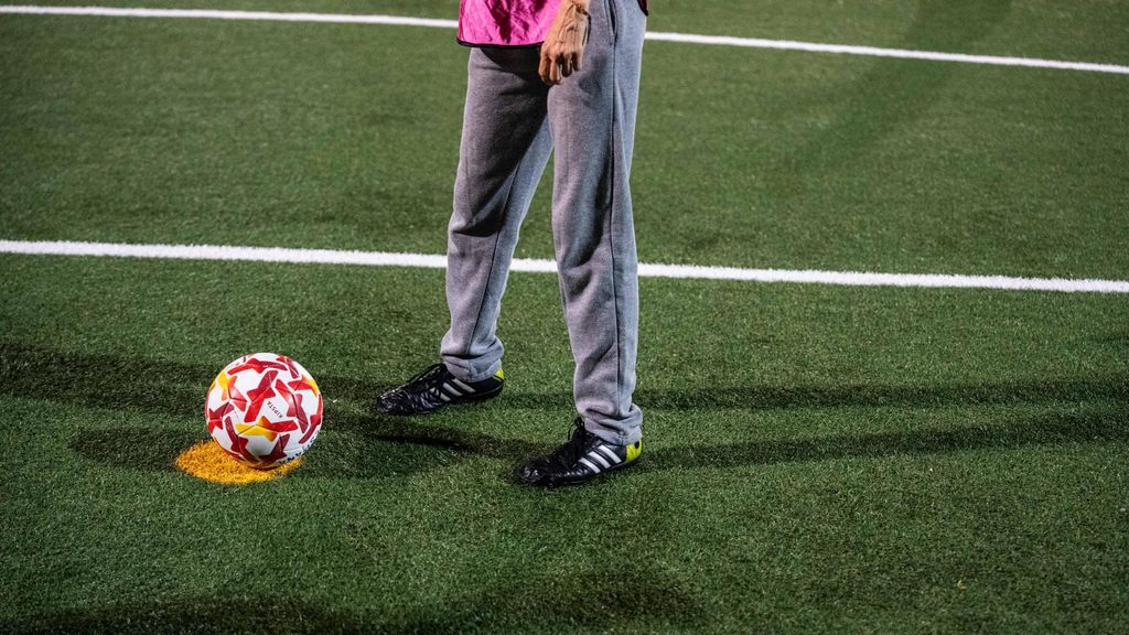 Jugadora durant un entrenament de 'Street Soccer'