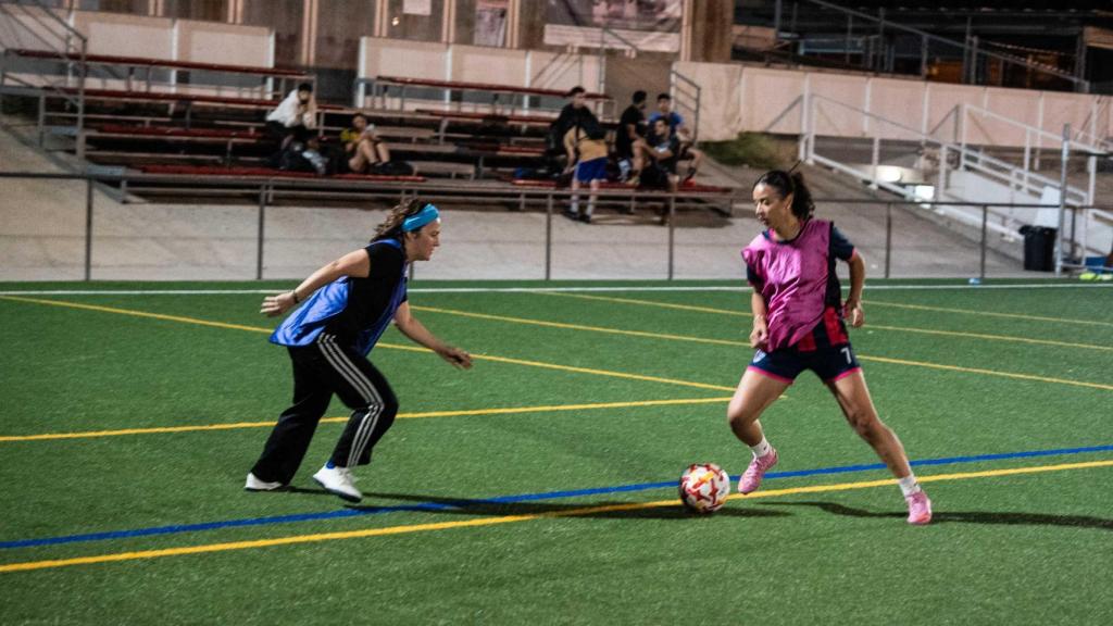 Dos jugadores durante un entrenamiento de 'Street Soccer'