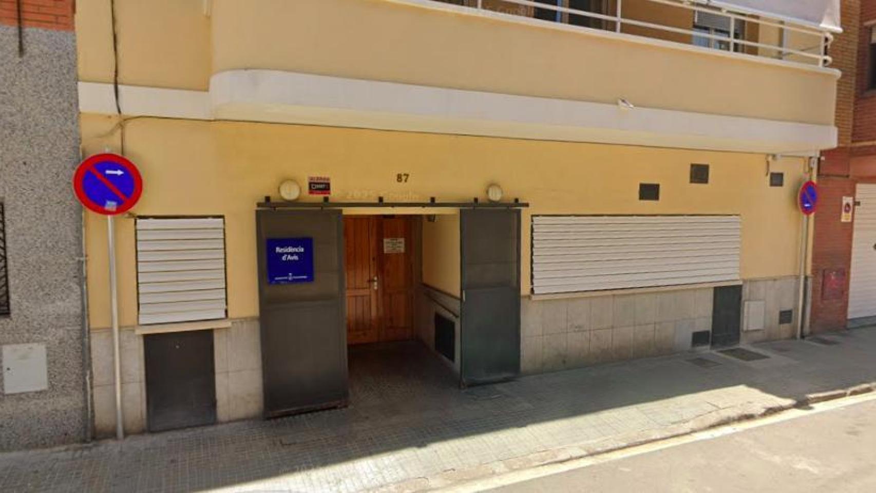 Edificio de la residencia de mayores de la calle Penedès en El Prat