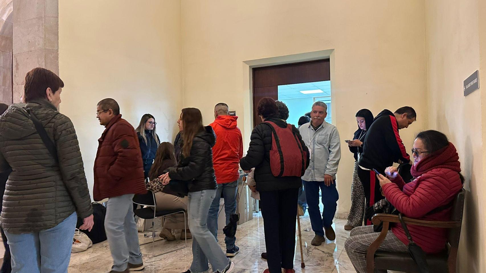 Colombianos votan en Barcelona para las elecciones al congreso
