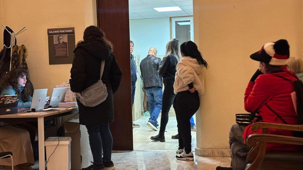 Ciudadanos colombianos votando en Barcelona para las elecciones al congreso