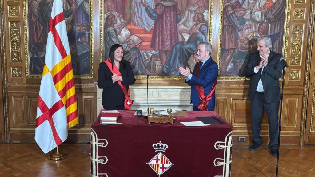Sara Belbeida toma posesión como nueva concejal del Ayuntamiento de Barcelona