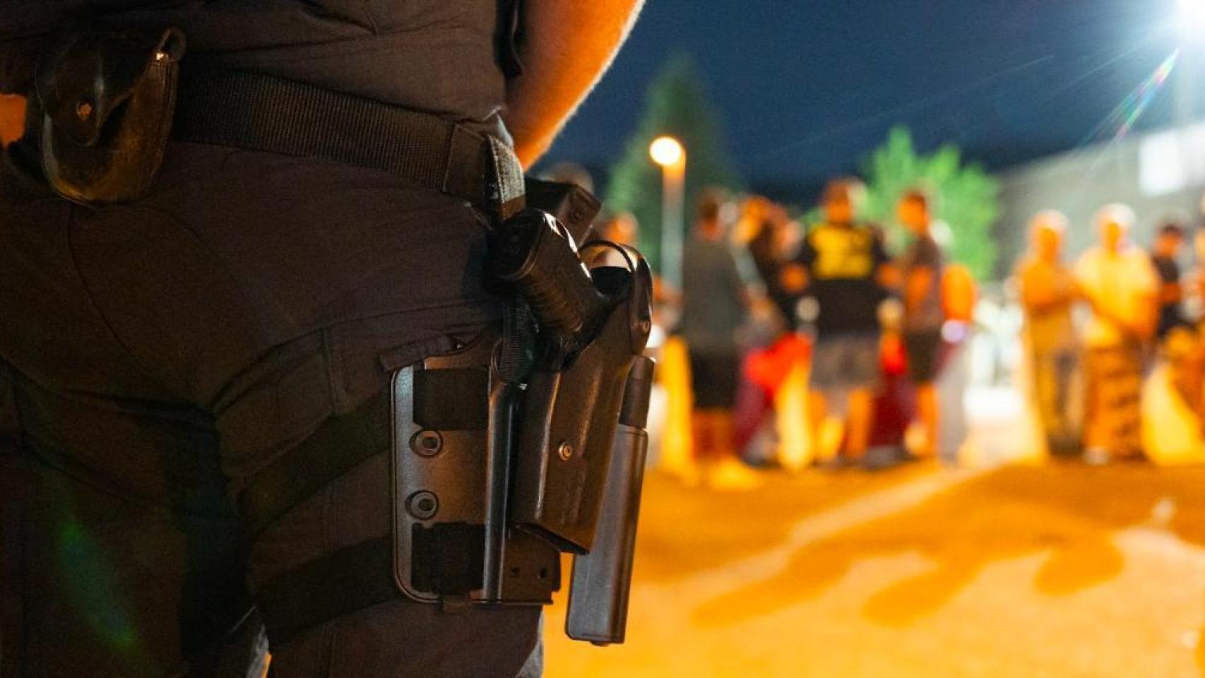 Un agente de los mossos armado en una imagen de archivo