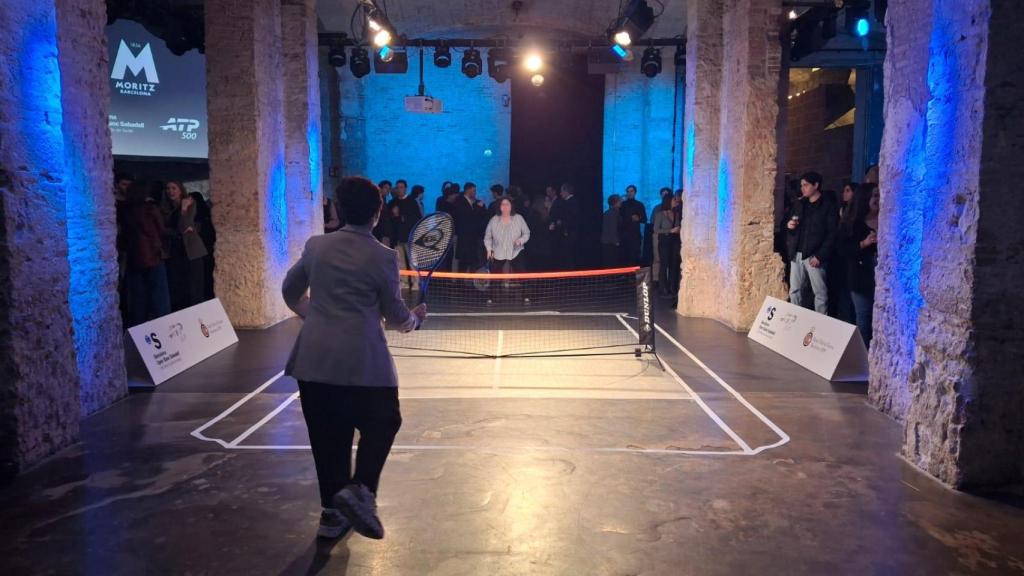 Minipista de tenis en la pre-opening party del Godó, celebrada en la Fàbrica Moritz