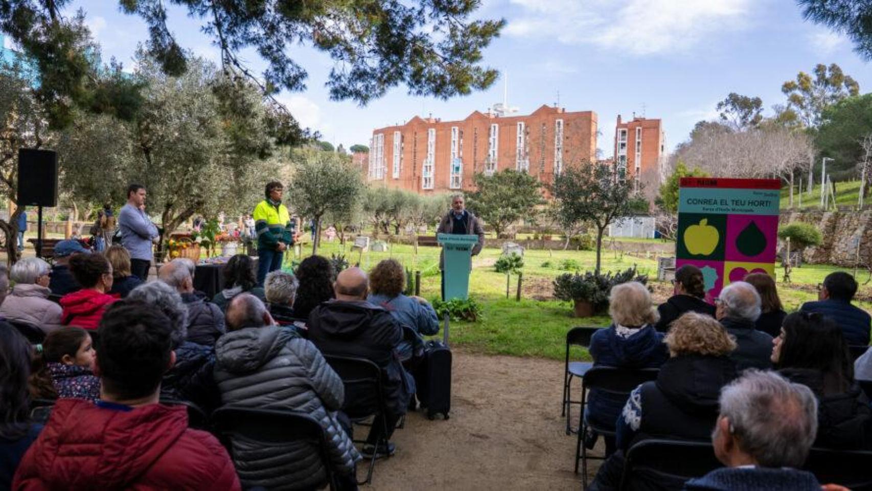 Acto de entrega de llaves de 40 nuevas parcelas de huerto urbano en Sants-Montjuïc