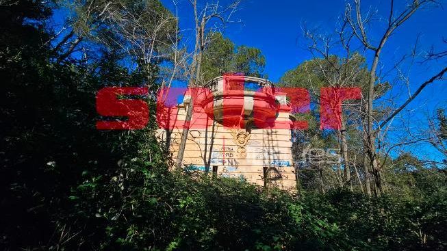Exterior de la finca a la venda de l'antic Casino
