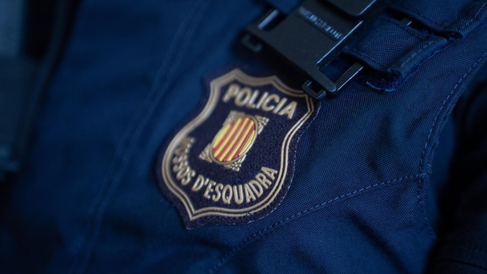 Escudo de los Mossos d'Esquadra durante el dispositivo de Mossos para el GP de F1, 30 de mayo de 2025, en Montmeló
