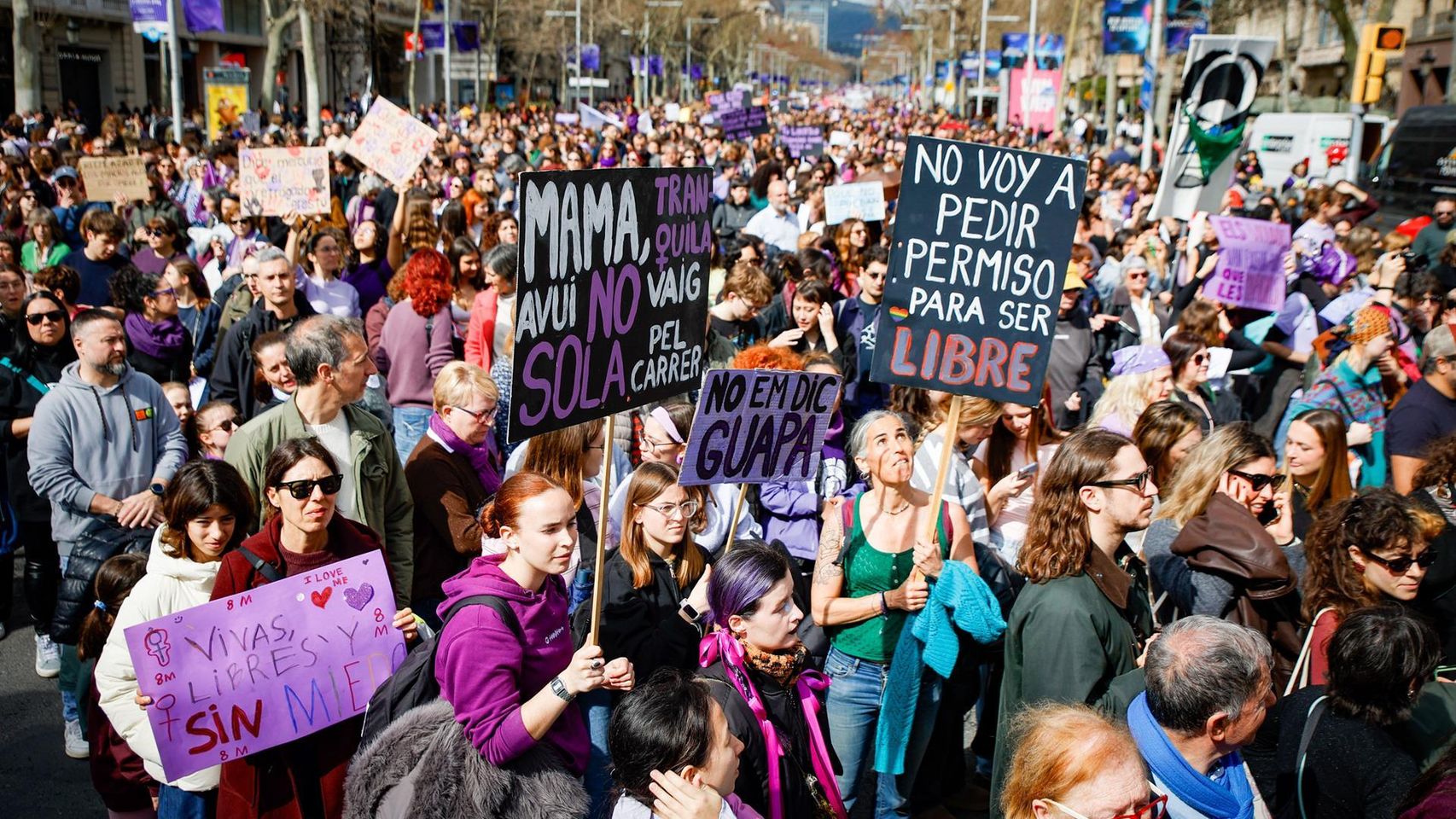 Imagen de la manifestación por el 8M en Barcelona