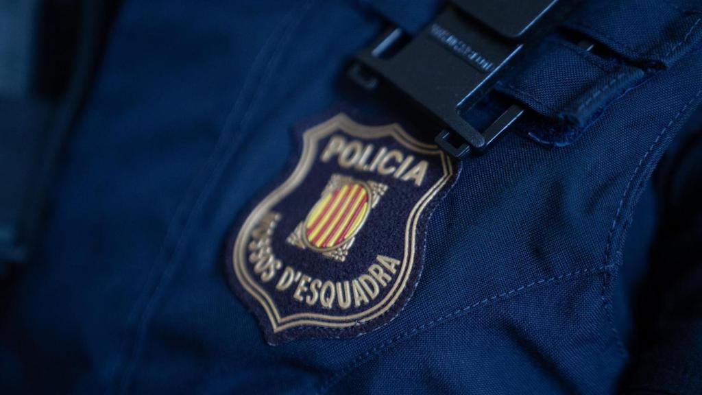 Escudo de los Mossos d'Esquadra durante el dispositivo de Mossos para el GP de F1, 30 de mayo de 2025, en Montmeló