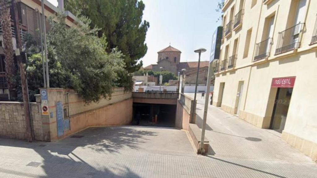 L'entrada al pàrquing de Can Ricart a Sant Feliu de Llobregat