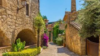 Peratallada en imagen de archivo