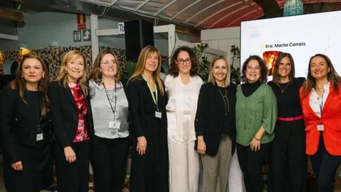 Dones en joc en imatge d'arxiu de xarxes socials