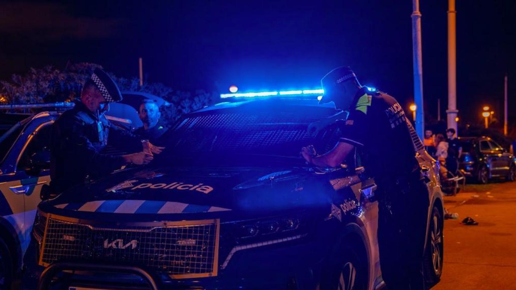 Agentes de la Guardia Urbana de Barcelona en un operativo