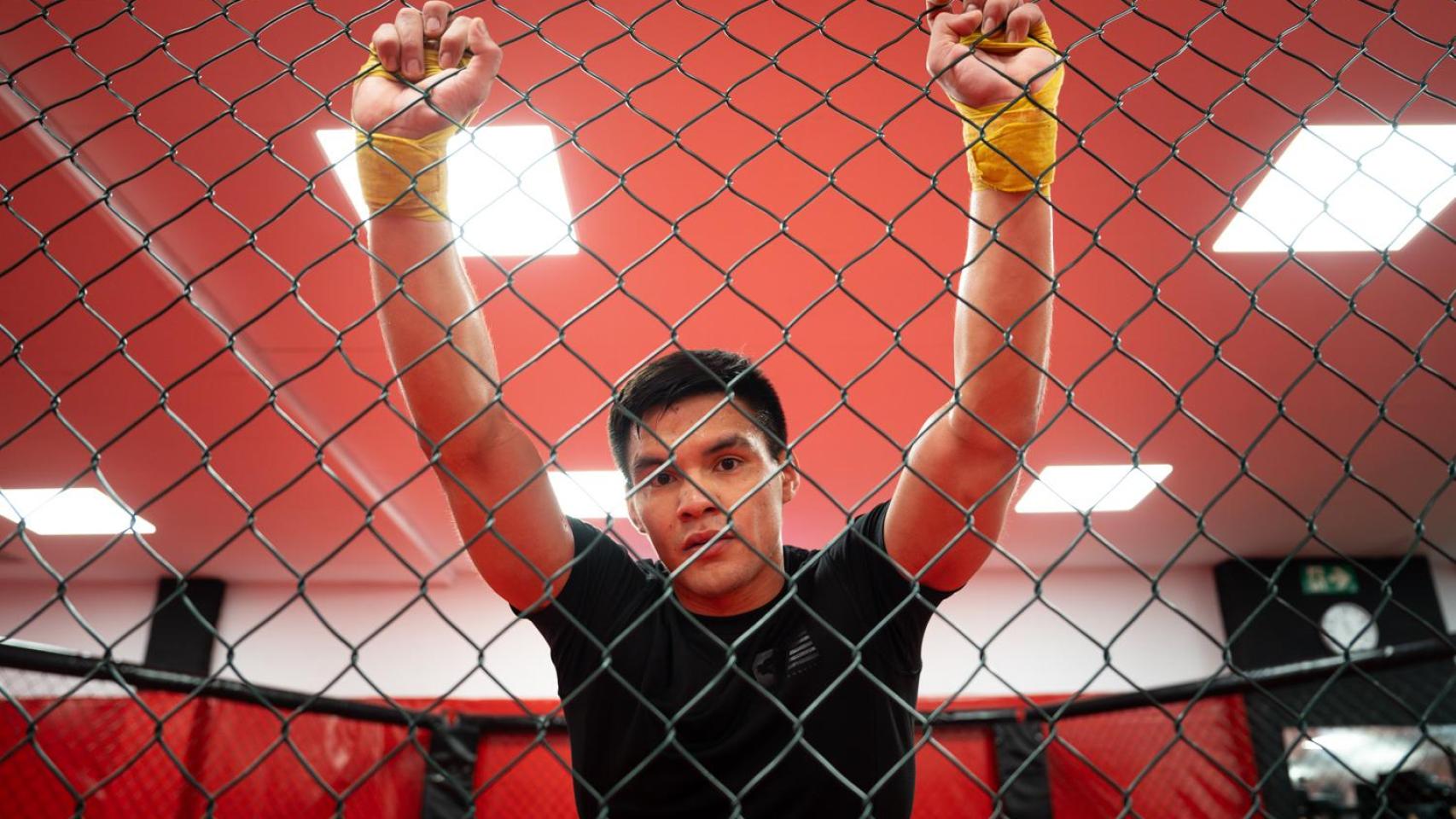 De un centro de inmigración en Estados Unidos a la jaula de Cornellà: la odisea de Rodrigo, el luchador de MMA