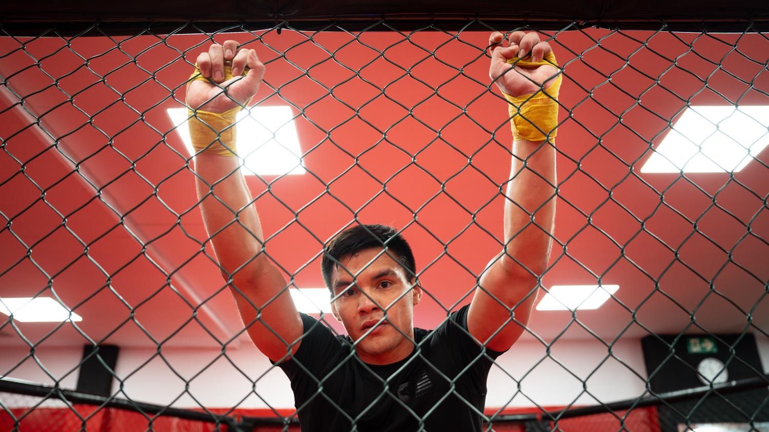 Rodrigo Rivoin, el luchador profesional de MMA durante su entrevista con Metrópoli