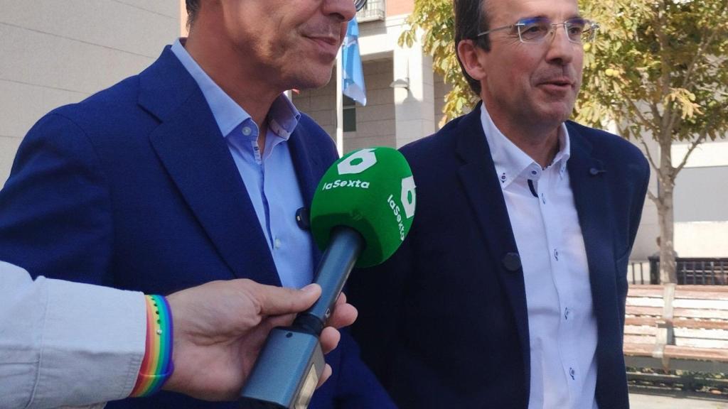 El secretario general del PP de Madrid, Alfonso Serrano, y el alcalde de Leganés, Miguel Ángel Recuenco