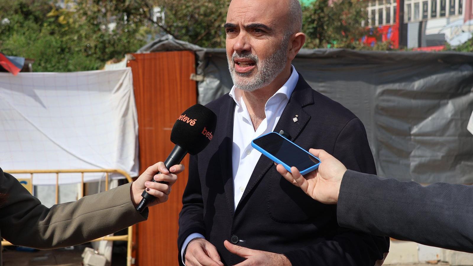 Daniel Sirera (PP) en el asentamiento de la Sagrera