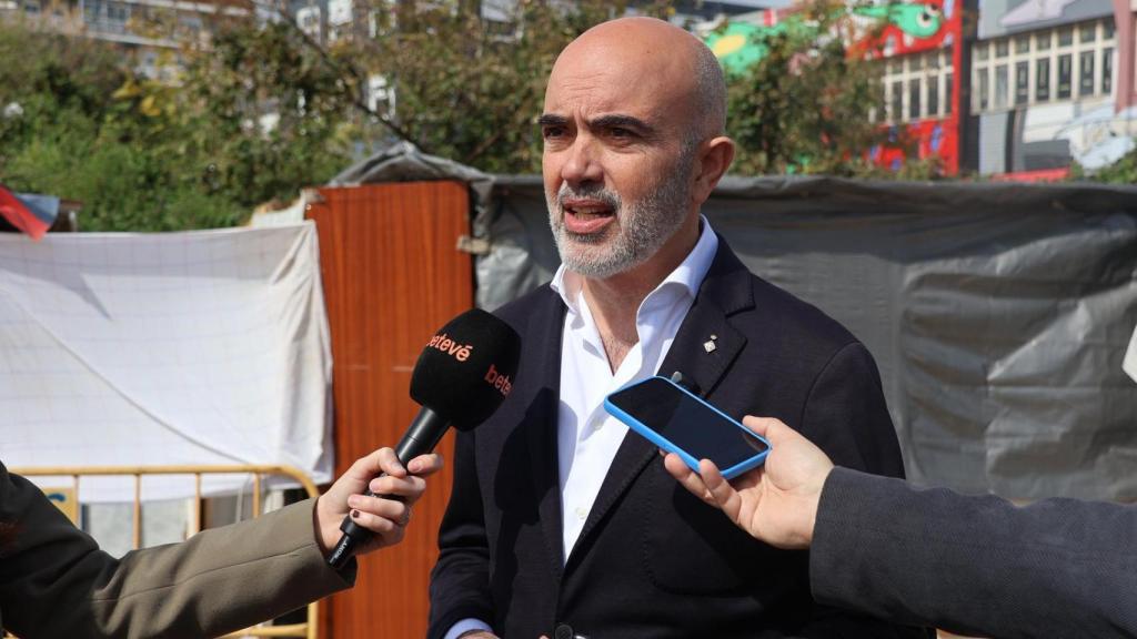 Daniel Sirera (PP) en el asentamiento de la Sagrera