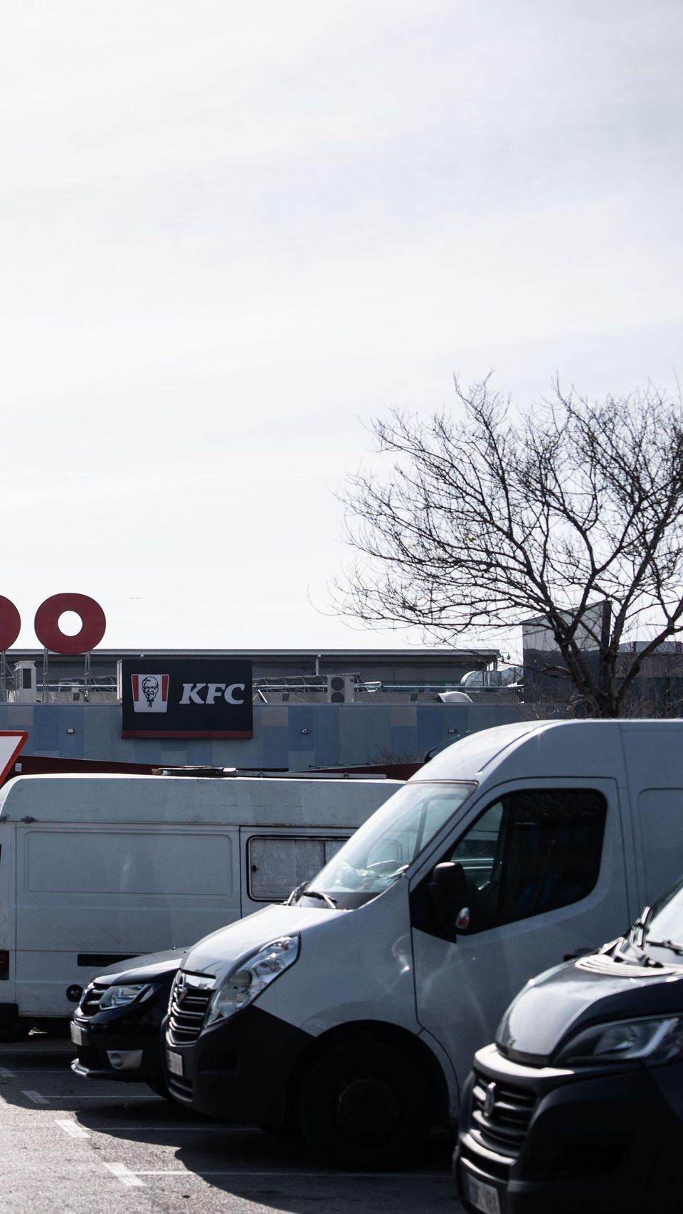 Pàrquing de l'actual Alcampo on s'aixecaran les oficines d'Inditex