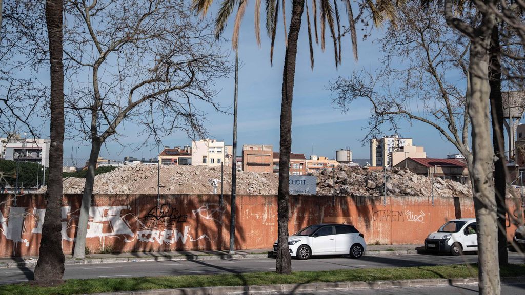 Solar en obres on se situarà el nou Alcampo de Sant Adrià