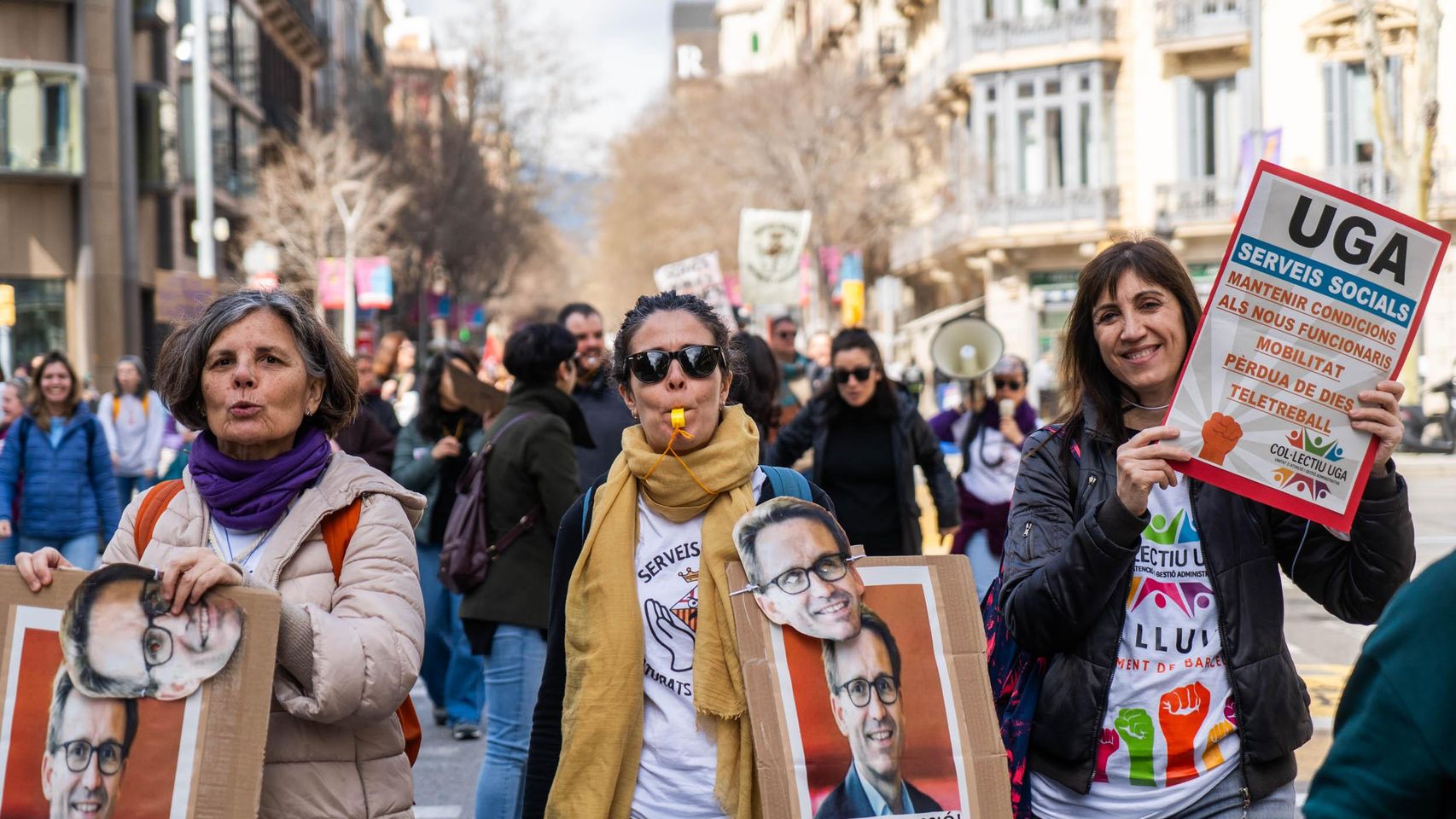 Manifestantes de los Servicios Sociales del Ayuntamiento de Barcelona