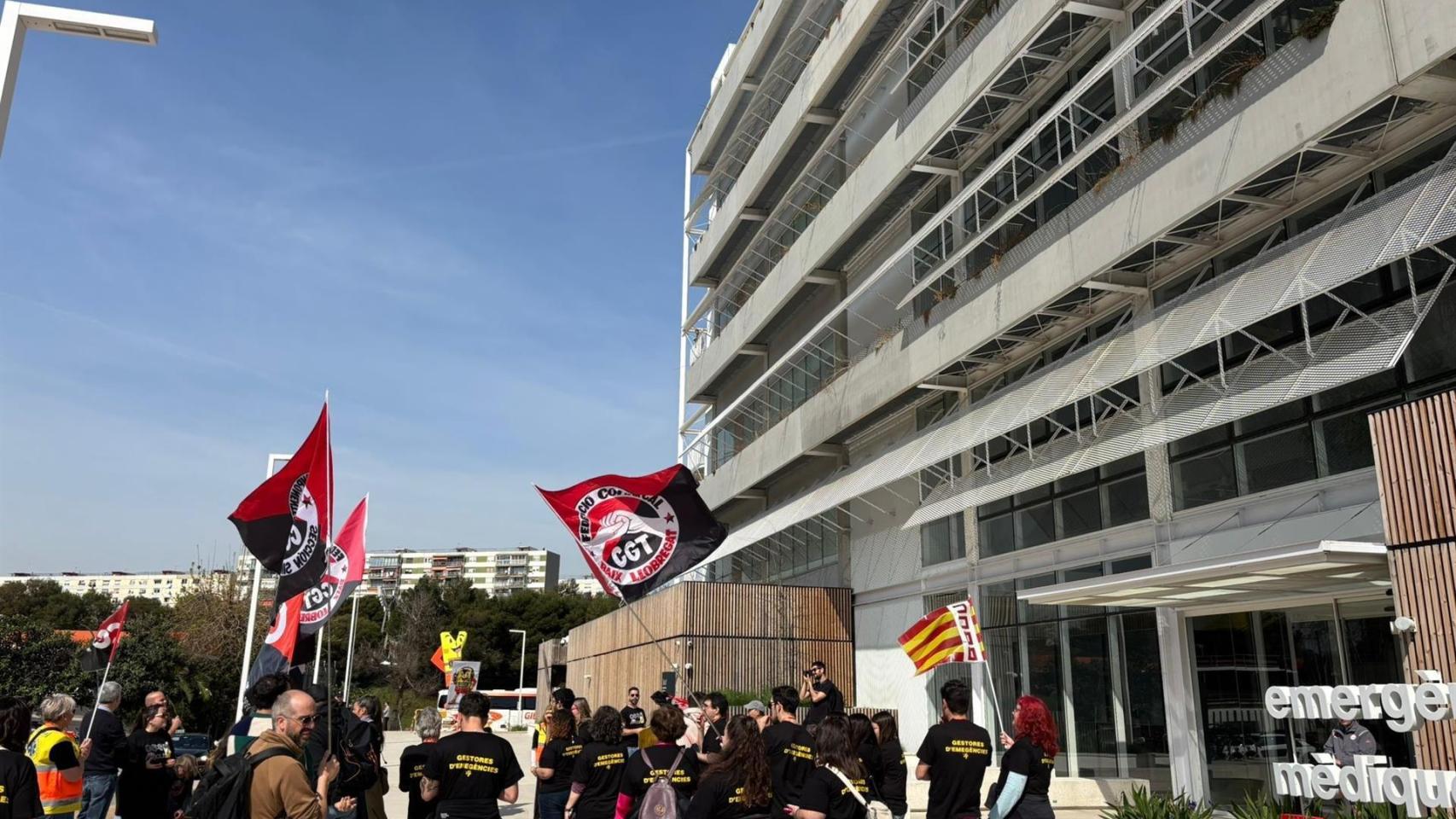 Manifestación de los trabajadores del 061en L'Hospitalet