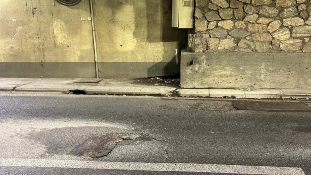 Degradación en el asfalto en la ronda Litoral