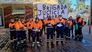 Las brigadas de mantenimiento de Sant Boi se plantan ante el ayuntamiento por la mejora de sus condiciones laborales