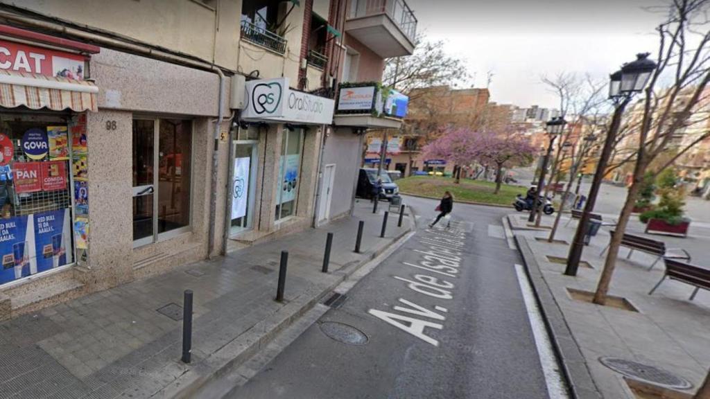El exterior de la clínica Oral Studio en L'Hospitalet de Llobregat