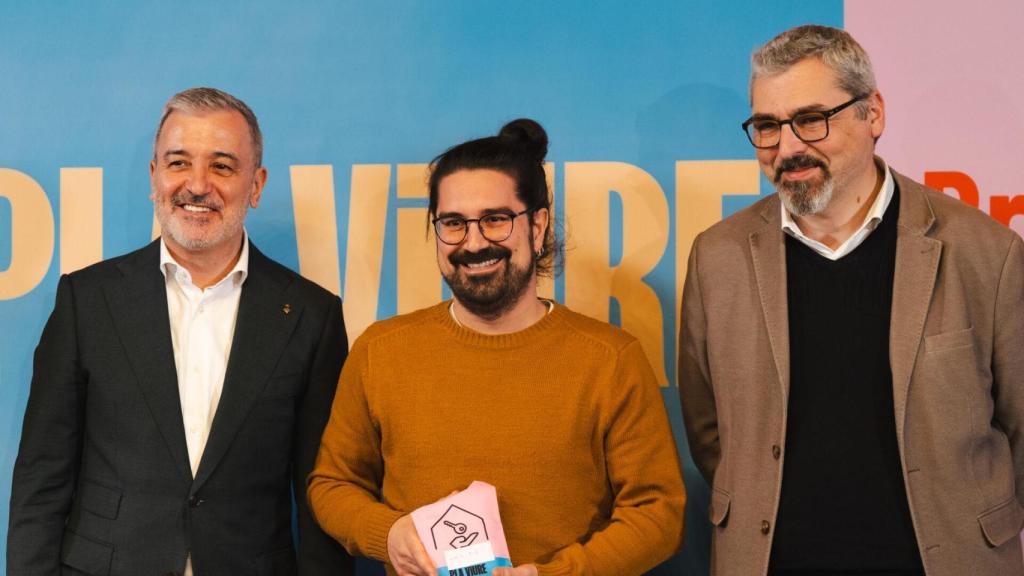 El alcalde Jaume Collboni entrega las llaves de la promoción de vivienda asequible en la Illa Glòries