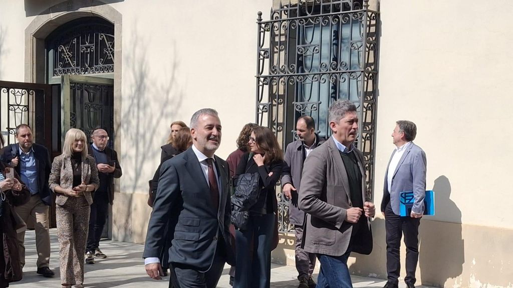 Els alcaldes de Barcelona i L'Hospitalet, Jaume Collboni i David Quirós, després de la trobada per tractar la Comissió Bilateral