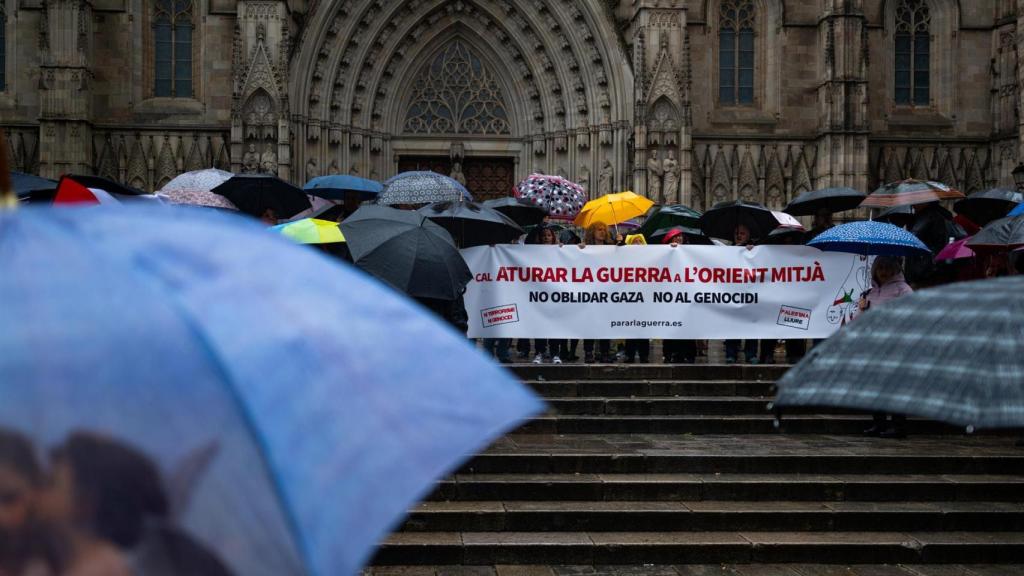 Concentración en Barcelona contra la guerra en Oriente Medio