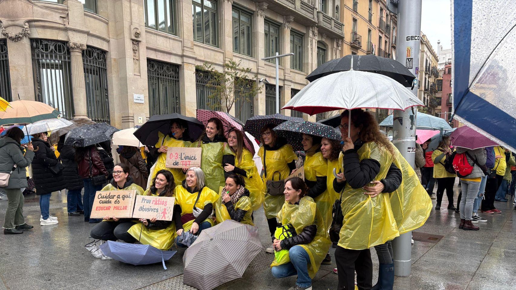 Las trabajadoras de las escuelas infantiles se manifiestan en Barcelona para exigir condiciones laborales dignas