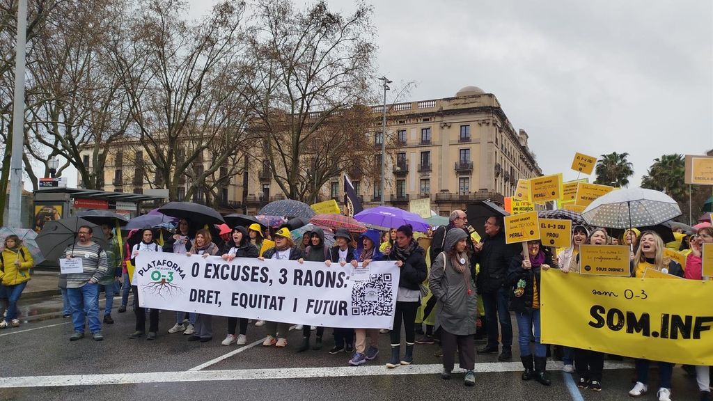 Manifestants per la millora de les condicions en el cicle educatiu 0-3