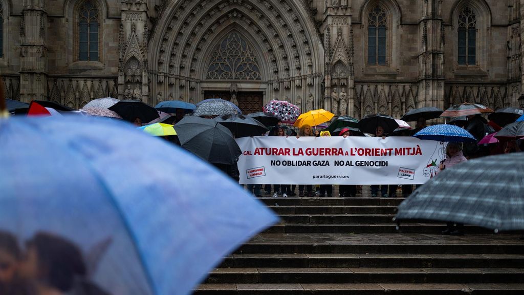 Concentración en Barcelona contra la guerra en Oriente Medio