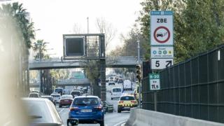 Un cartel de la ZBE de Barcelona en una imagen de archivo