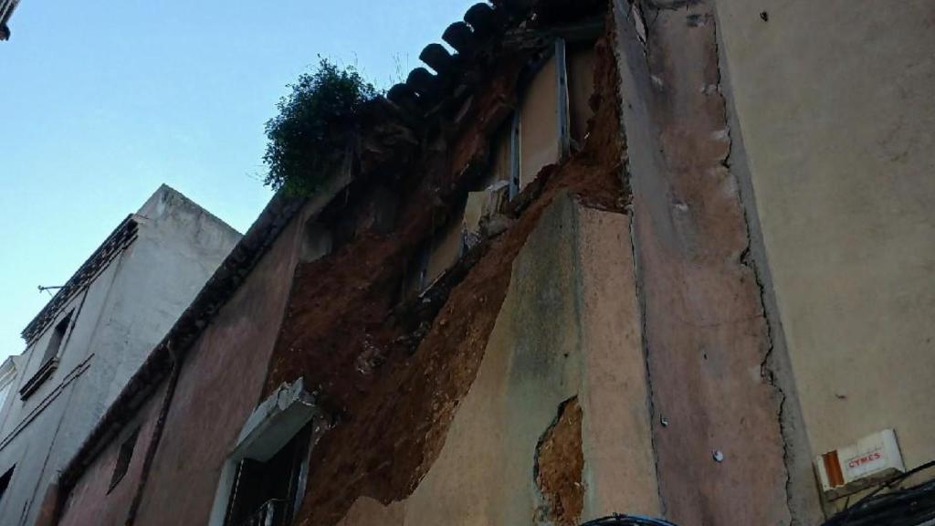 Fachada afectada por el desprendimiento en Sabadell