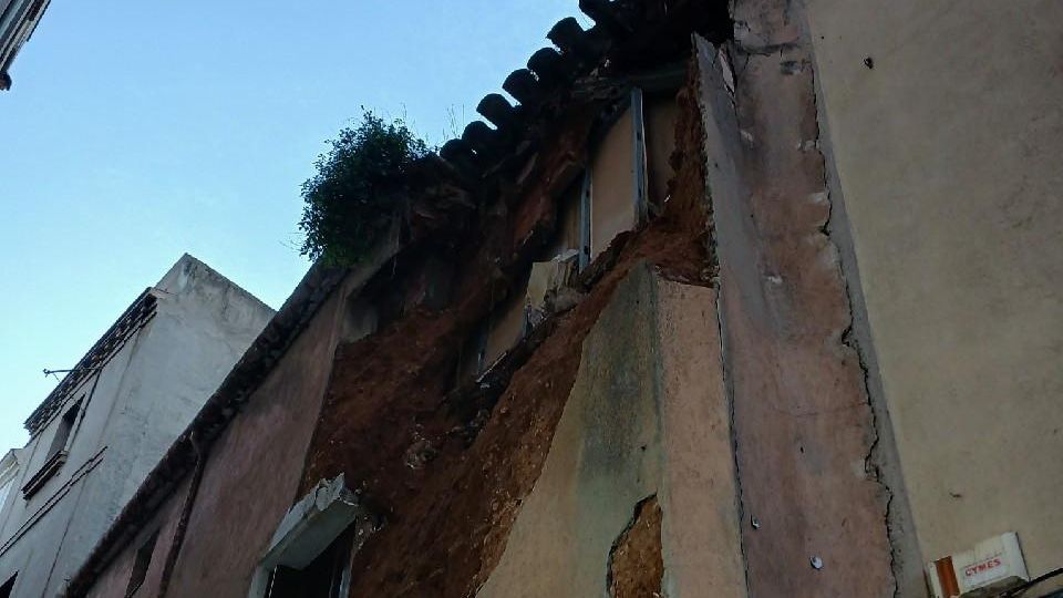 Façana afectada pel despreniment a Sabadell