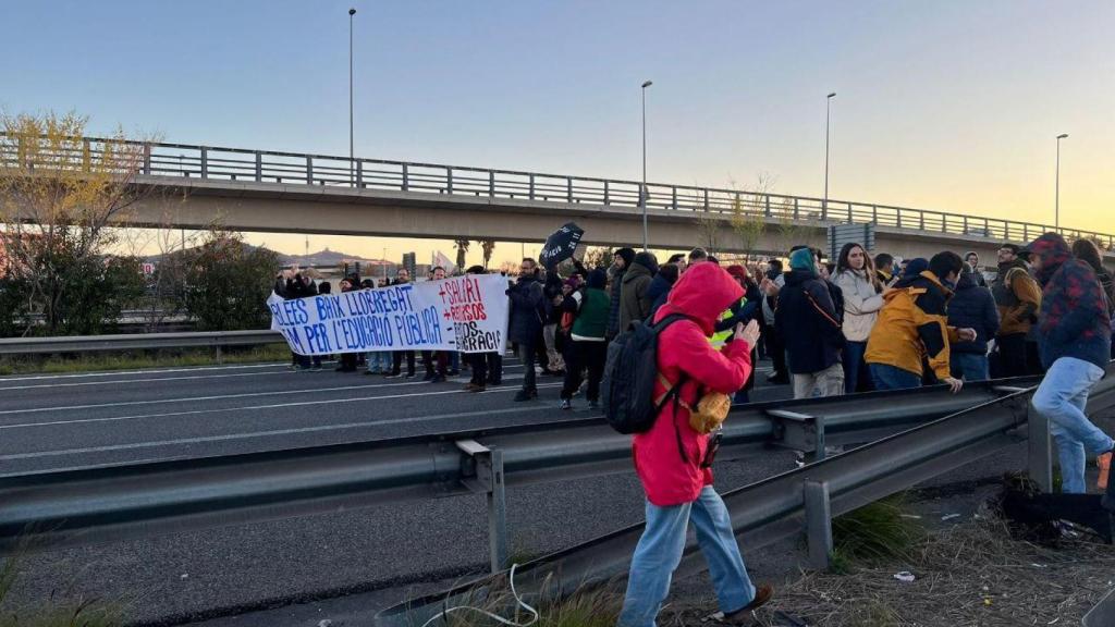 Protestas de los profesores contra el nuevo convenio colectivo en la A-2