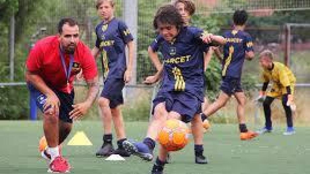 Usuarios entrenando en el campo