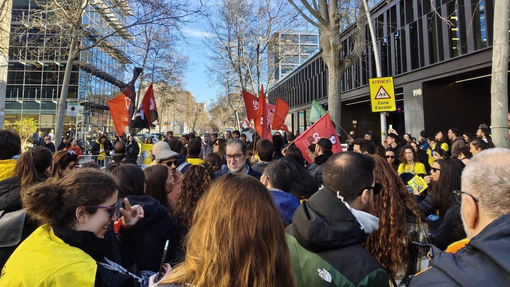 Concentración ante la sede del PSC