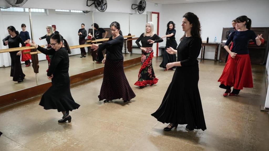 Una de las clases de flamenco en la escuela de la Tani