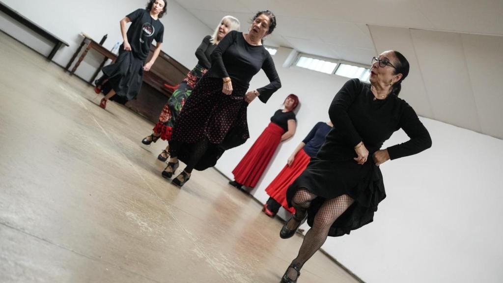 La Tani durante una clase de flamenco en su escuela
