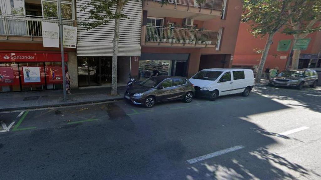 Vehículos estacionados en la rambla de Guipúscoa