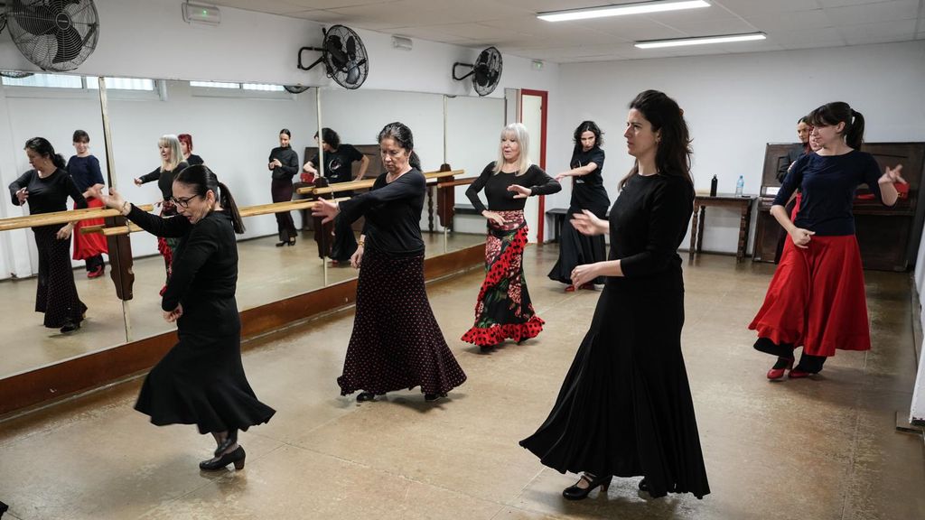 Una de les classes de flamenc a l'escola de la Tani