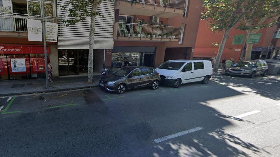Vehicles estacionats a la rambla de Guipúscoa