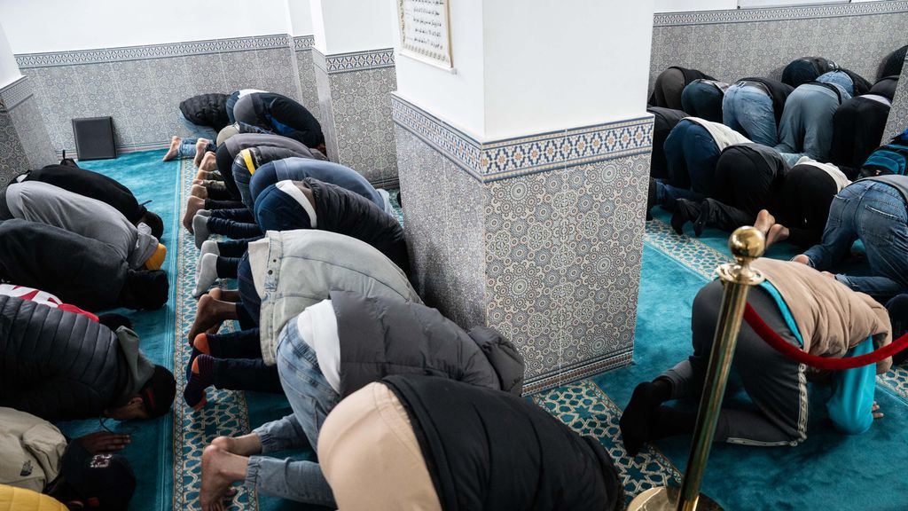 Pregària prèvia a l'iftar a la Mesquita del Carmel