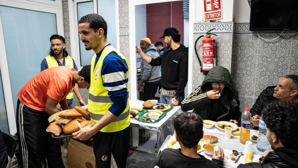 Voluntarios en la Mezquita del Carmel