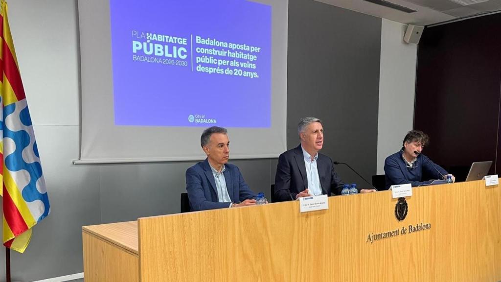 Presentación de los psisos de protección oficial de Badalona